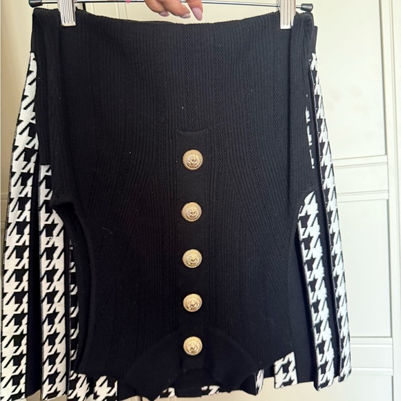 Elegant Black and White Buttoned Skirt and top (Jessica bars set) - Picture 6 of 7